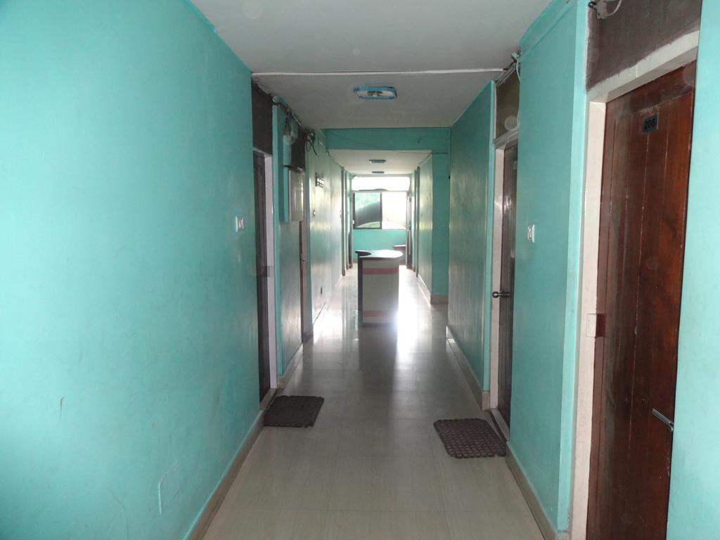 Ajatsatru Hotel Гая Экстерьер фото